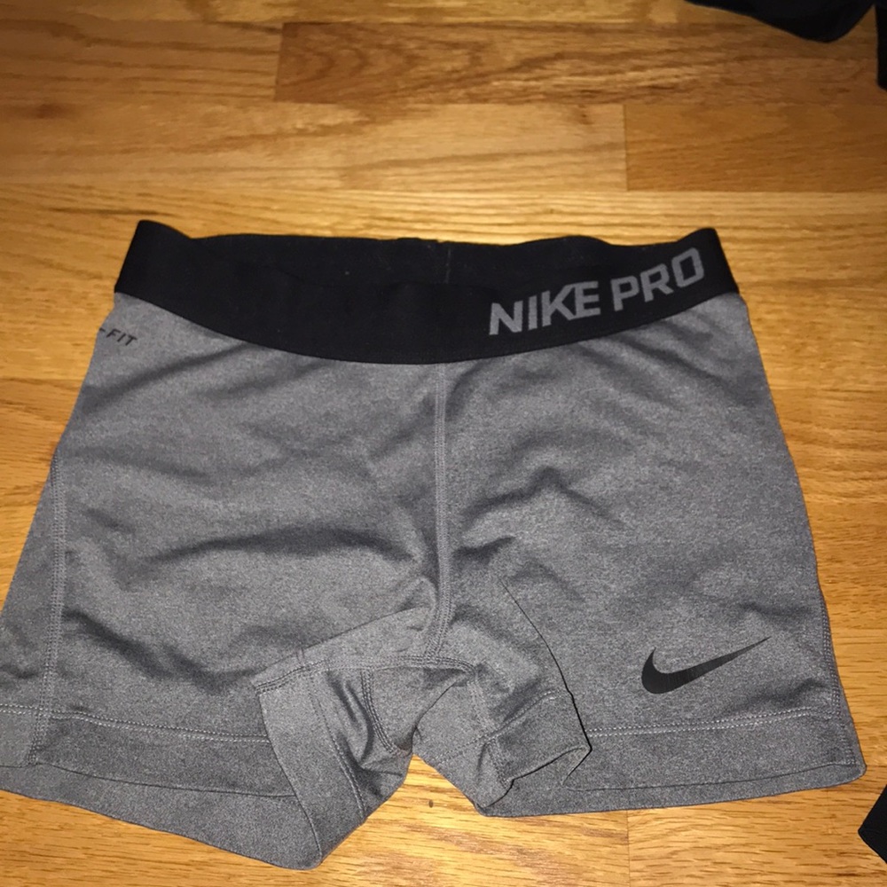 Gray Nike pro spandex